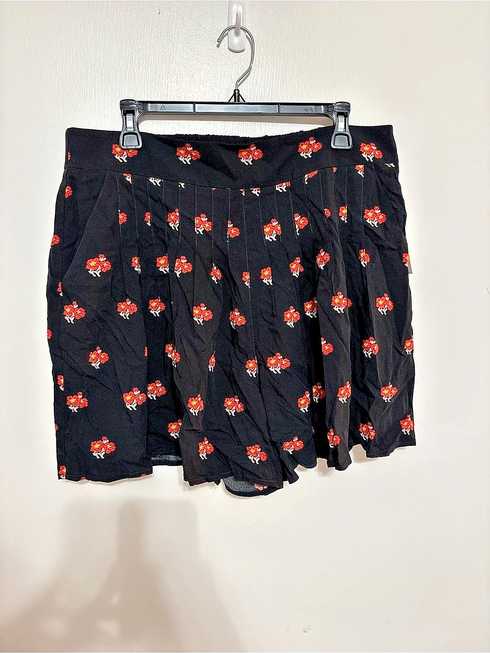 Anthropologie Patchwork Pleated Shorts Floral Pleated Shorts in Black & Red Size